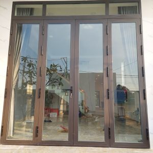 Làm nhôm kính tại cái mép